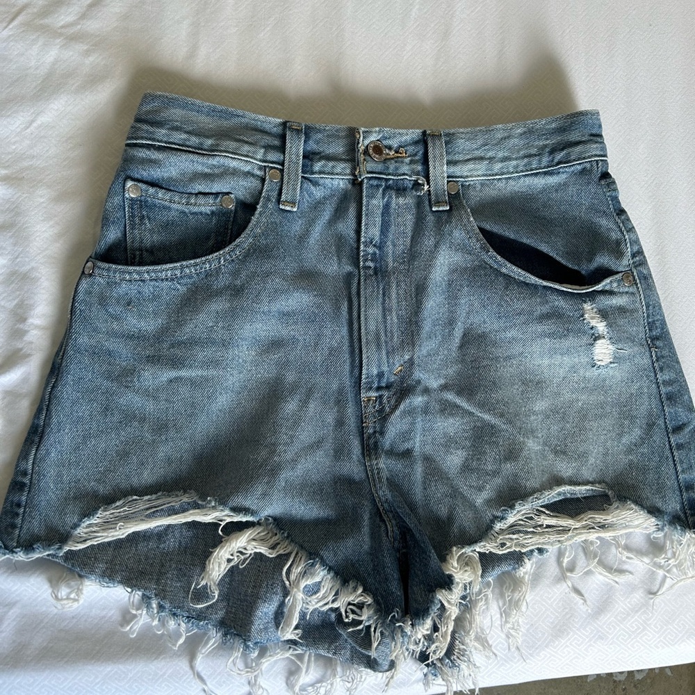 Levi’s Women’s  Silver Tab Distressed Mom Shorts Size 29